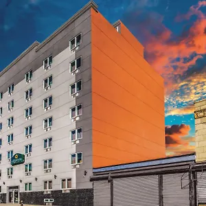 La Quinta By Wyndham Brooklyn Central Hotel